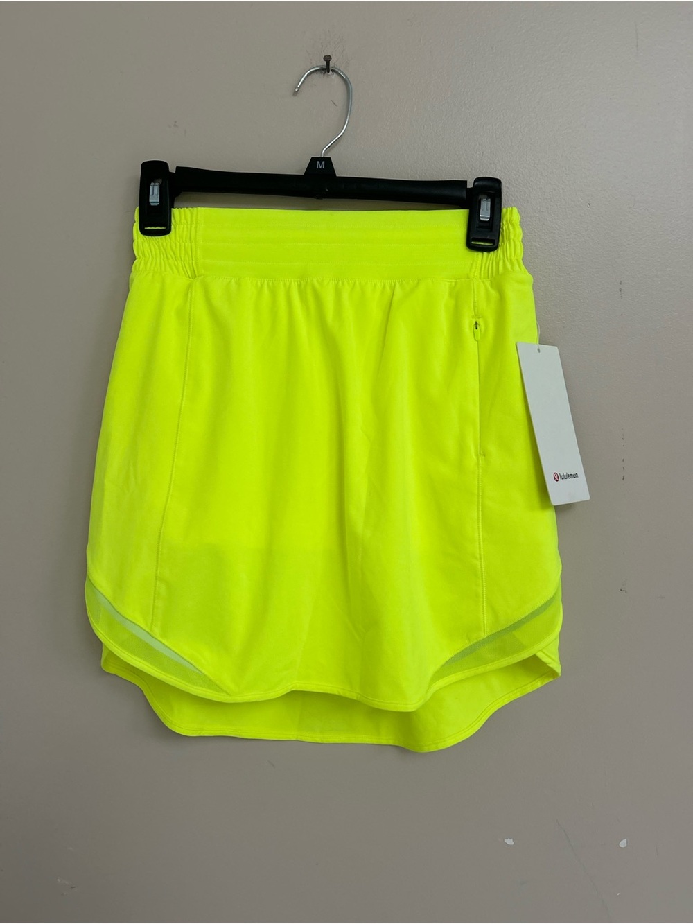 lululemon Neon Yellow hotty hot HR skirt